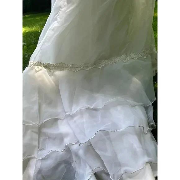 Vintage 1970’s Wedding Gown, size small - Picture 6 of 12